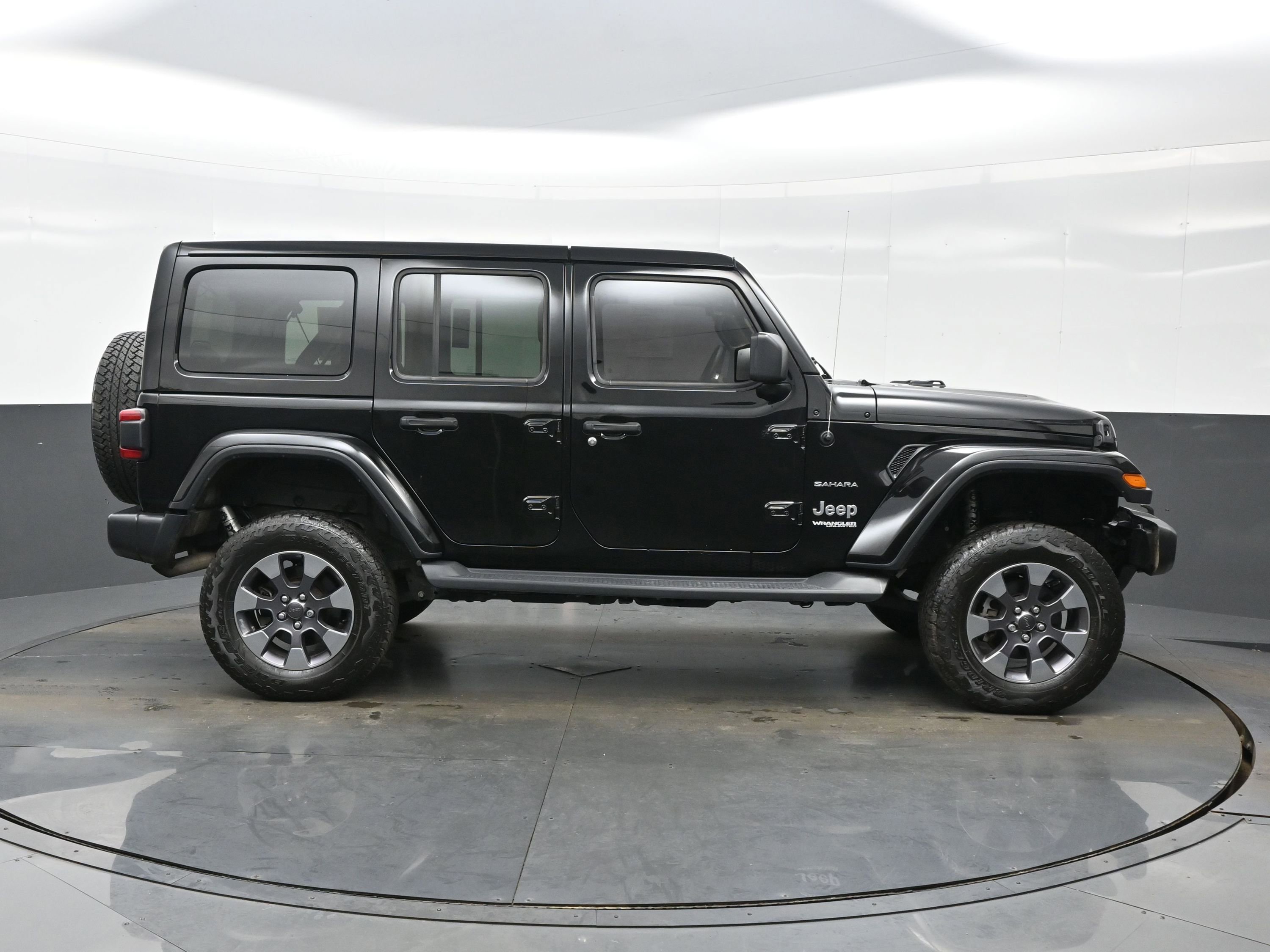 Used 2018 Jeep Wrangler Unlimited Sahara w/ Dual Top Group image 7