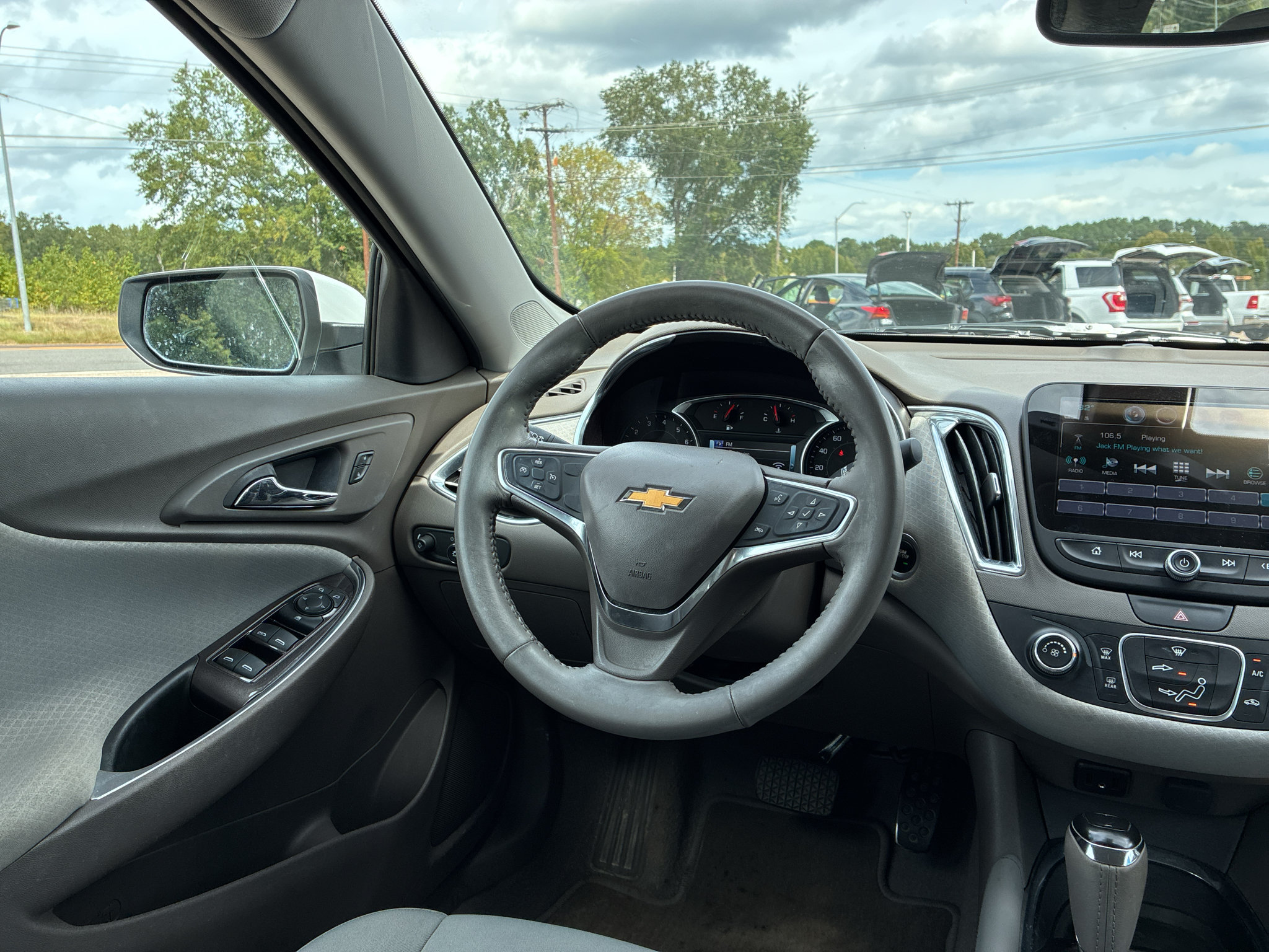 Used 2018 Chevrolet Malibu LT FWD image 18