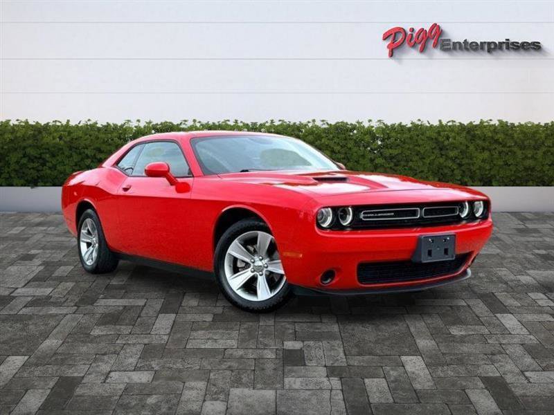 Used 2022 Dodge Challenger SXT RWD image 43