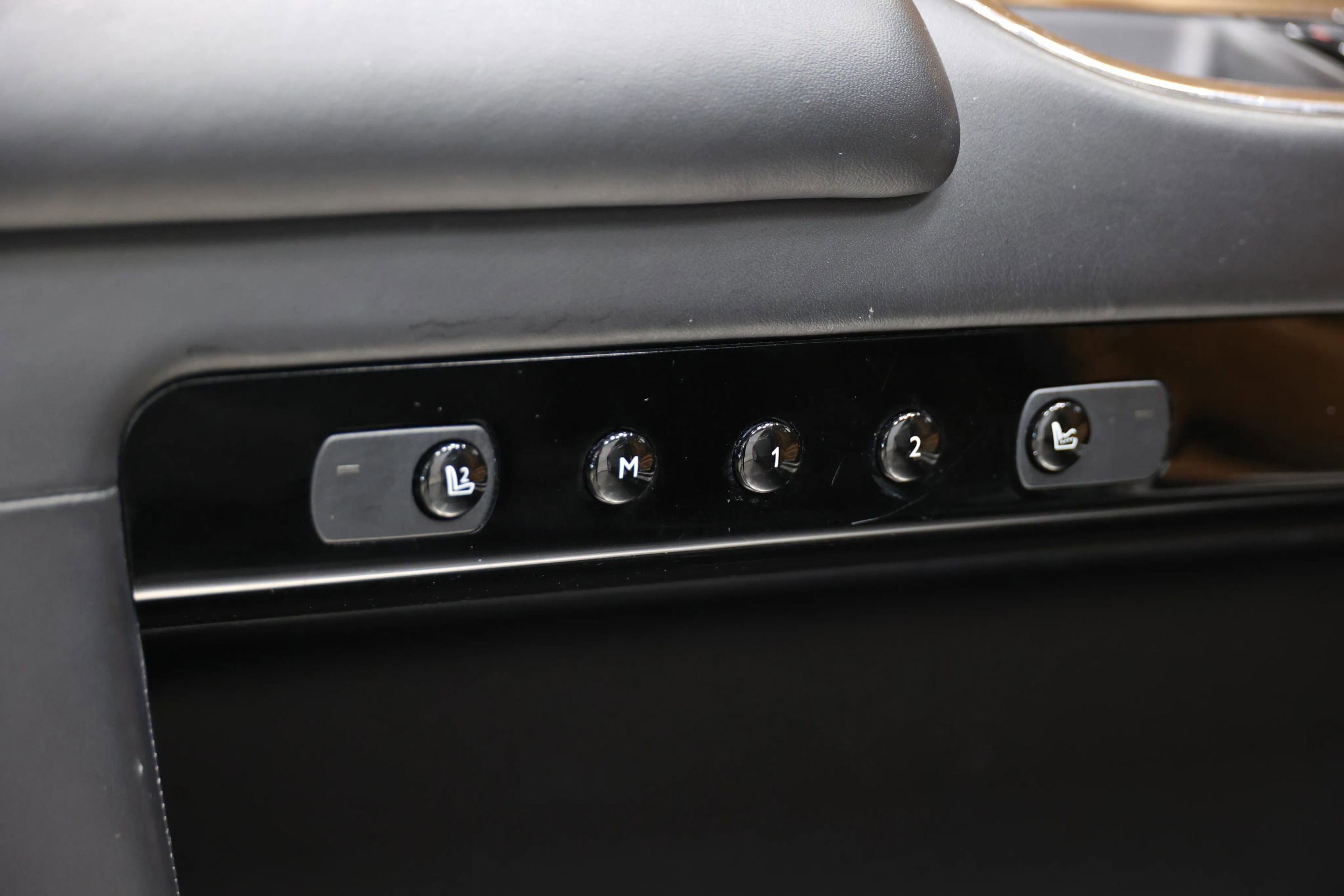 Used 2017 Rolls-Royce Ghost image 12