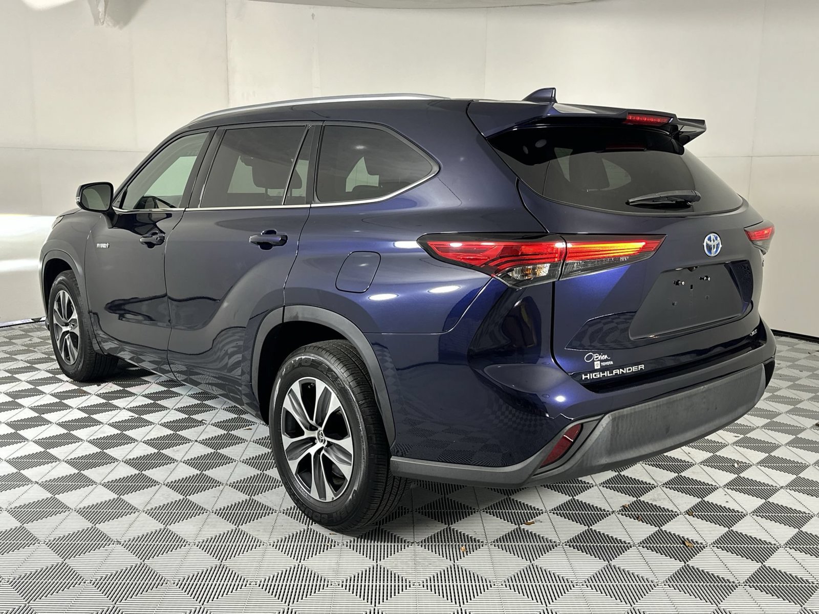 Used 2021 Toyota Highlander XLE FWD image 6