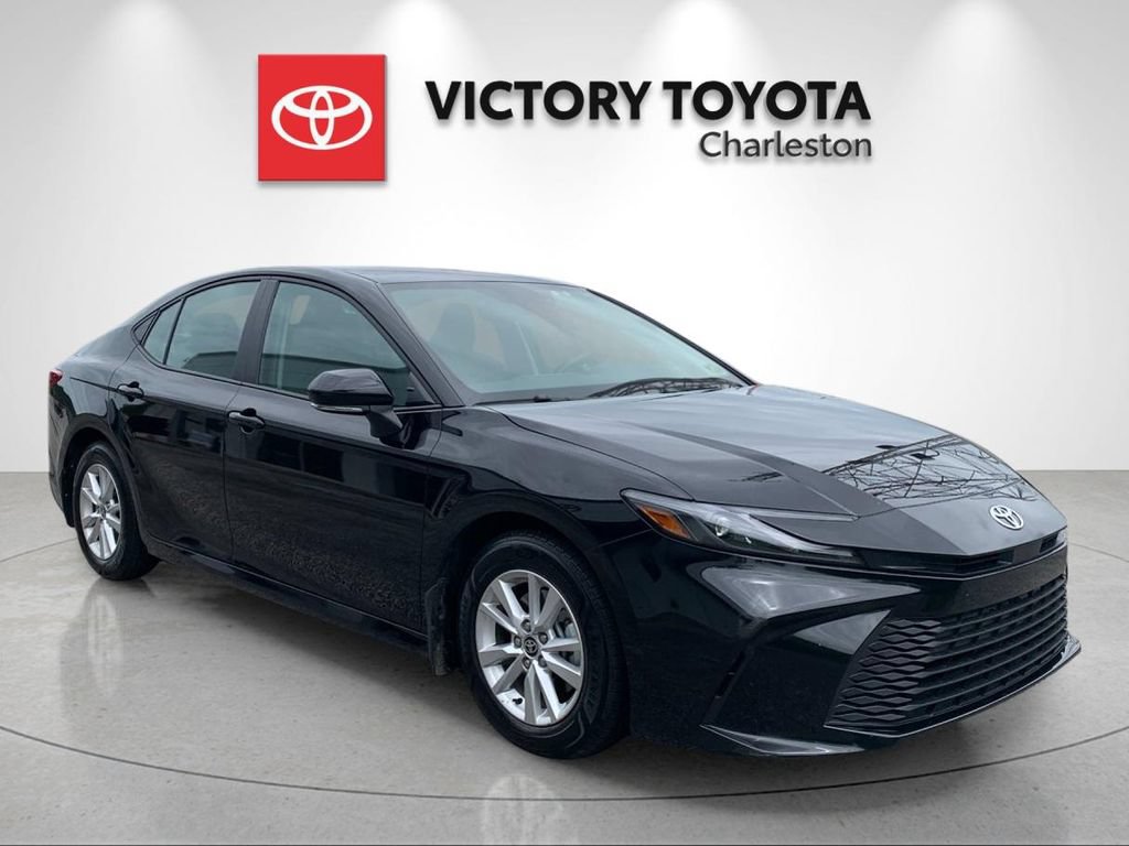 Used 2025 Toyota Camry LE w/ Convenience Package FWD image 5