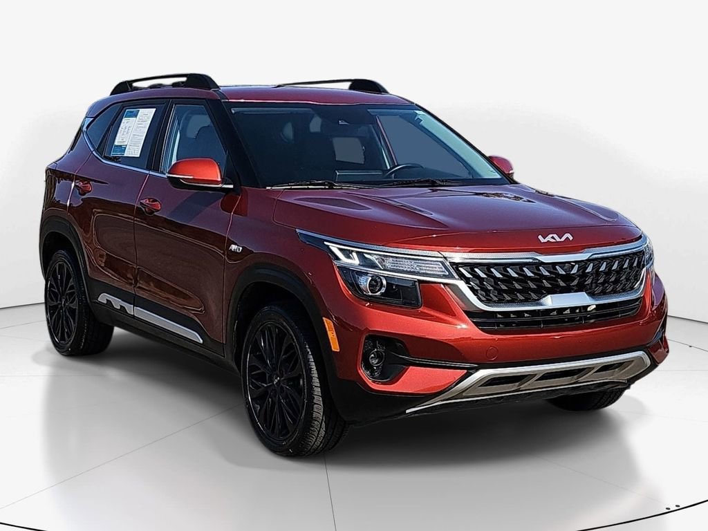 Used 2022 Kia Seltos Nightfall Edition image 2