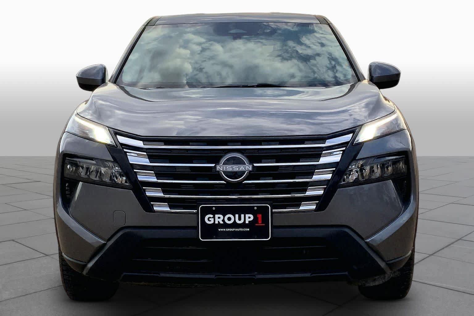 Used 2024 Nissan Rogue SV AWD/4WD image 4