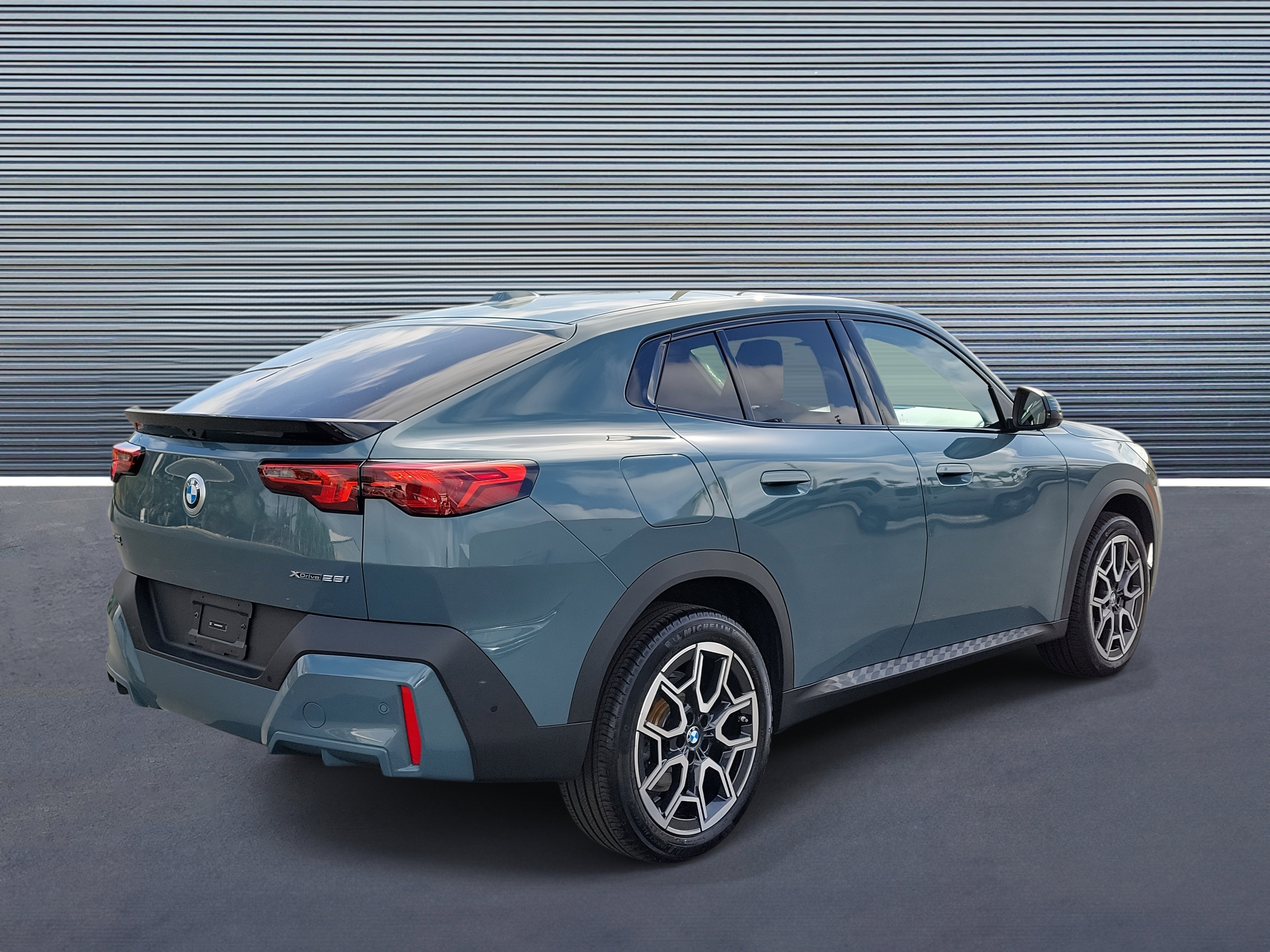 Used 2025 BMW X2 xDrive28i image 3