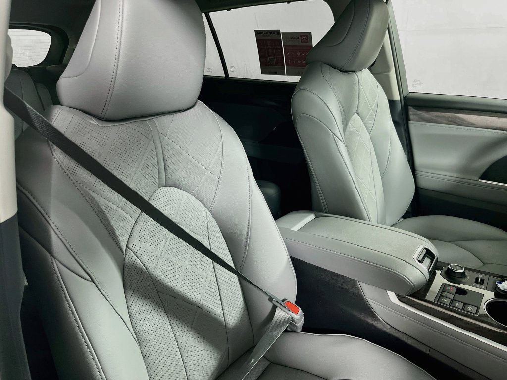 New 2026 Toyota Highlander Platinum AWD/4WD image 27