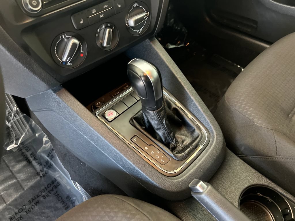Used 2016 Volkswagen Jetta SE FWD image 25