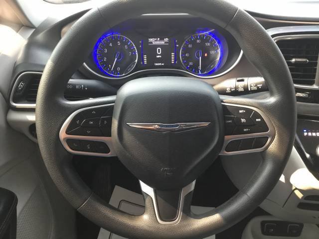 Used 2018 Chrysler Pacifica Touring Plus w/ Tire & Wheel Group FWD image 15