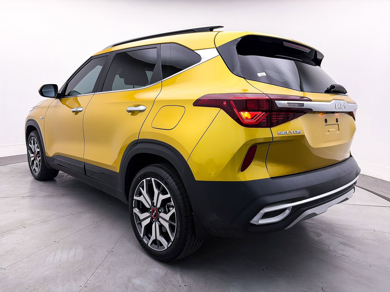 Used 2022 Kia Seltos SX w/ Sunroof Package image 14