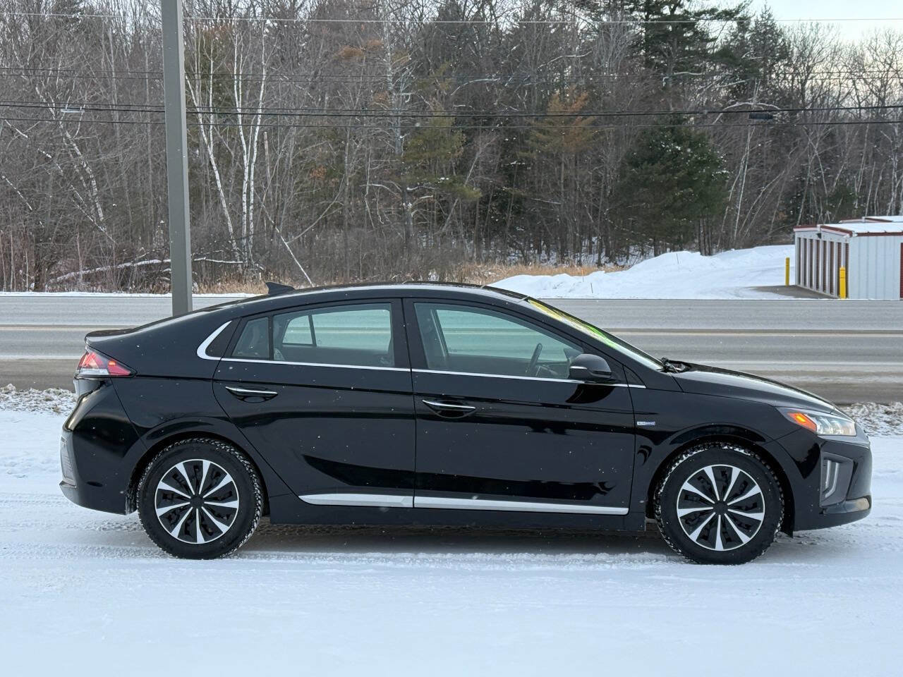 Used 2021 Hyundai Ioniq Limited image 3