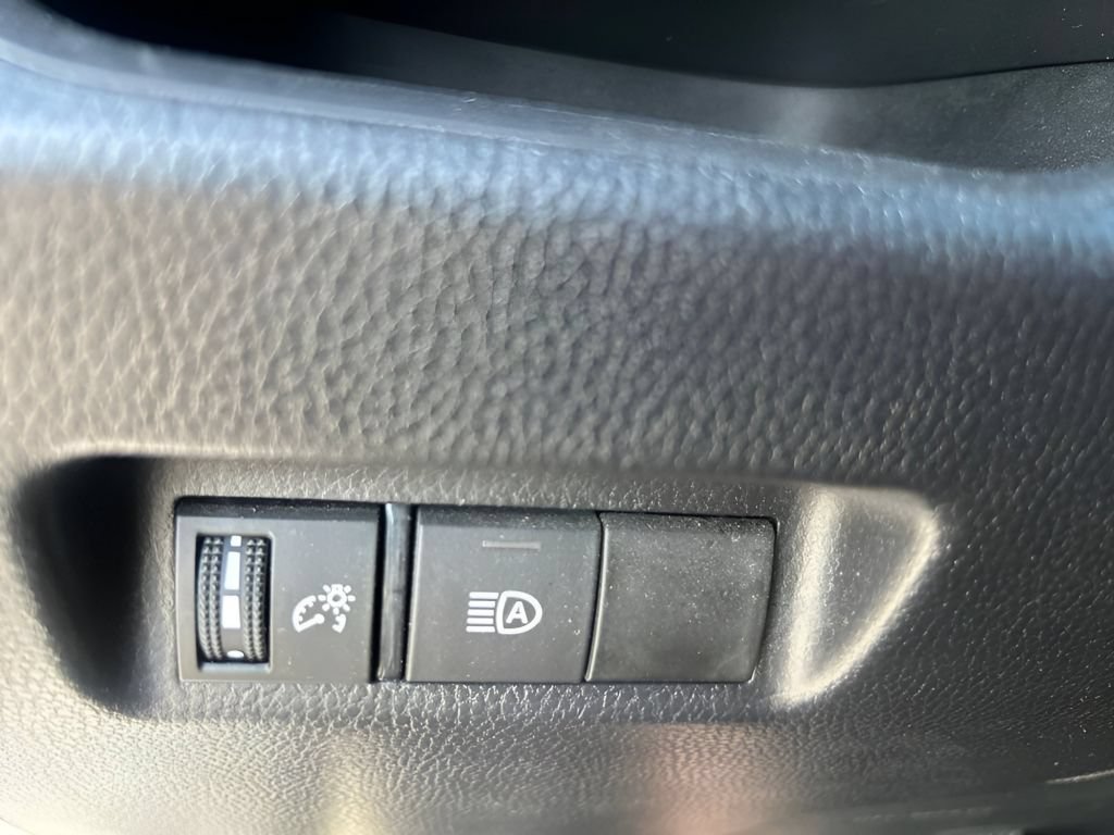 Used 2021 Toyota RAV4 XLE AWD/4WD image 20