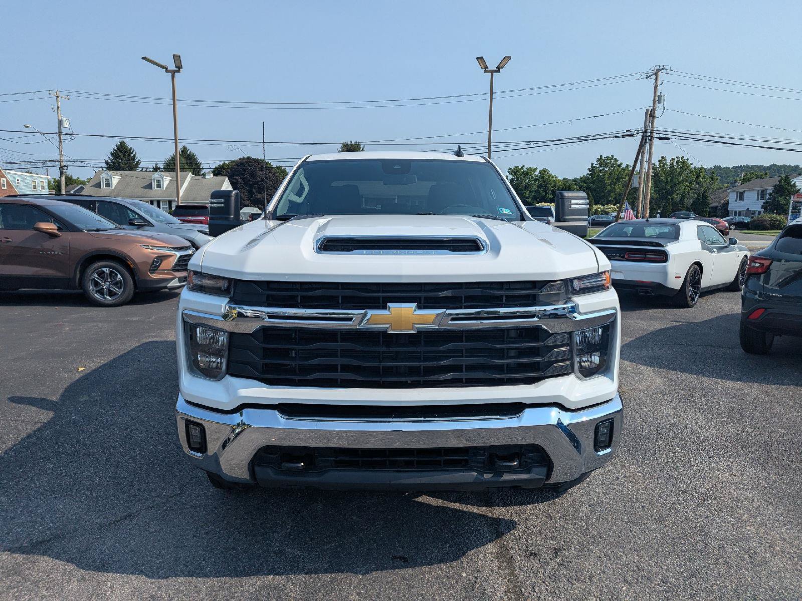 Used 2025 Chevrolet Silverado 2500 LT w/ Convenience Package AWD/4WD image 2
