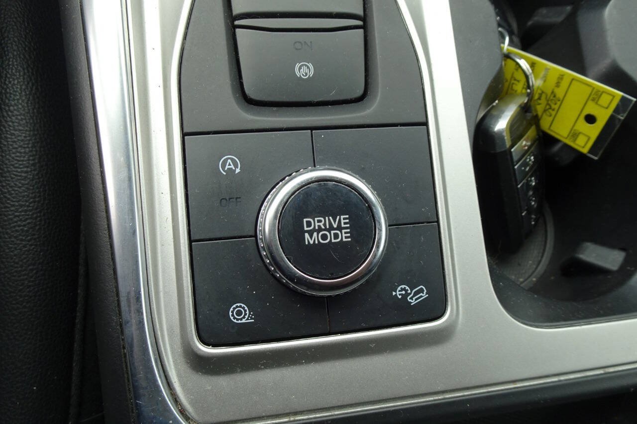 Used 2020 Ford Explorer XLT w/ Equipment Group 202A AWD/4WD image 25