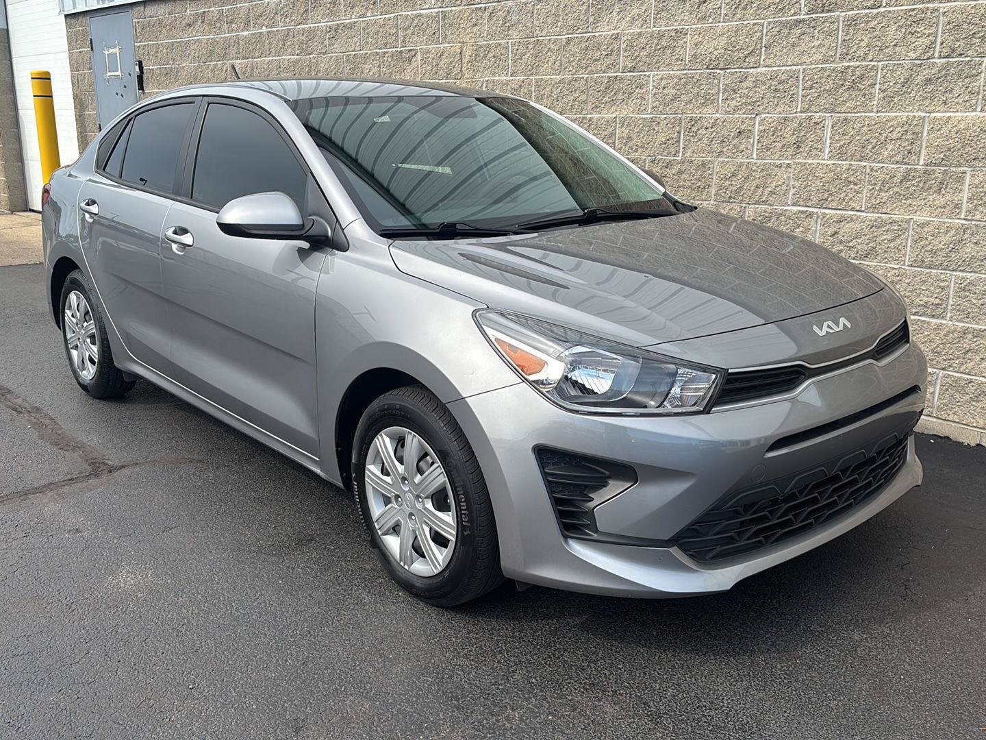 Used 2023 Kia Rio S FWD image 2