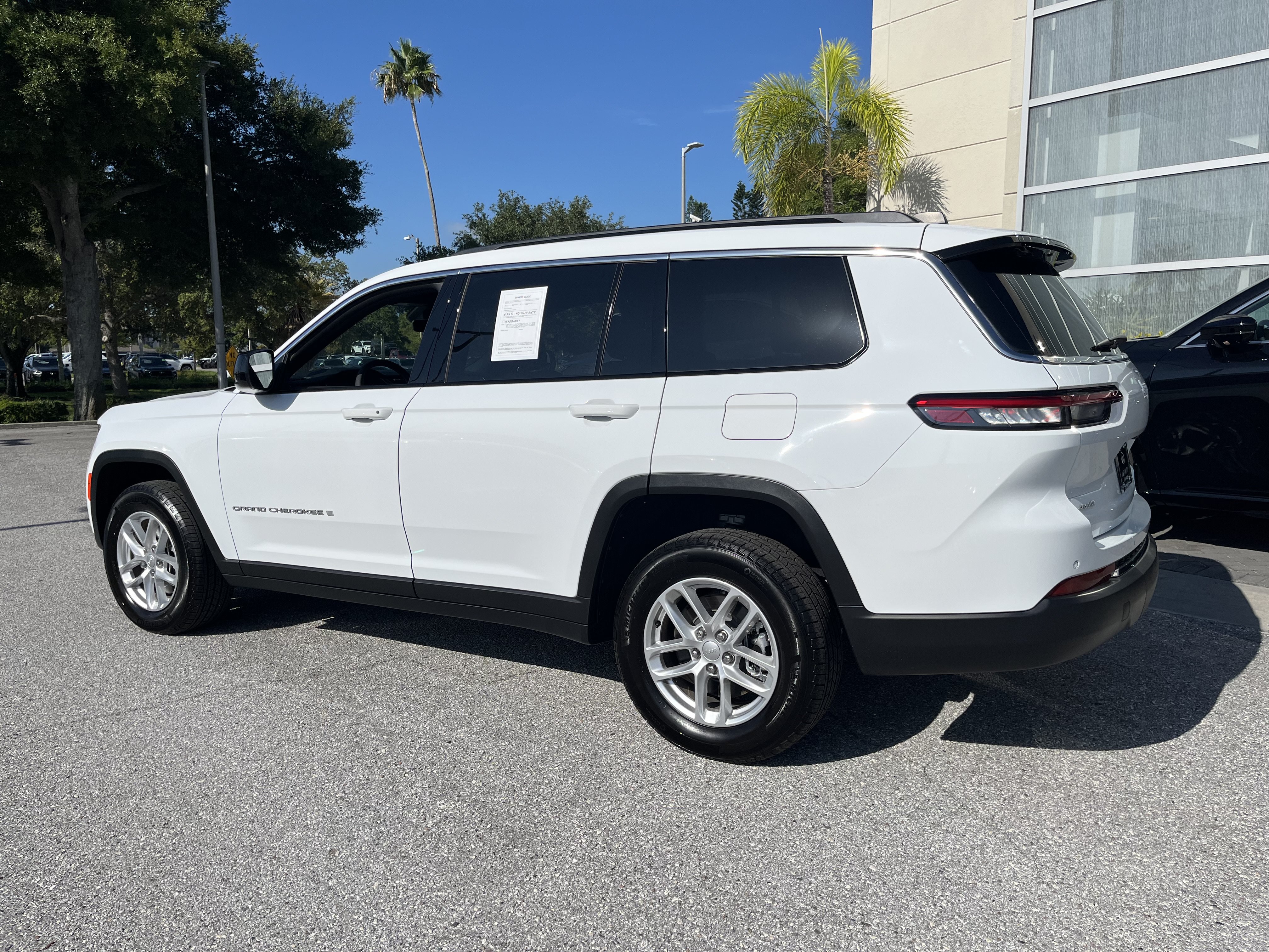 Used 2025 Jeep Grand Cherokee L Laredo AWD/4WD image 7