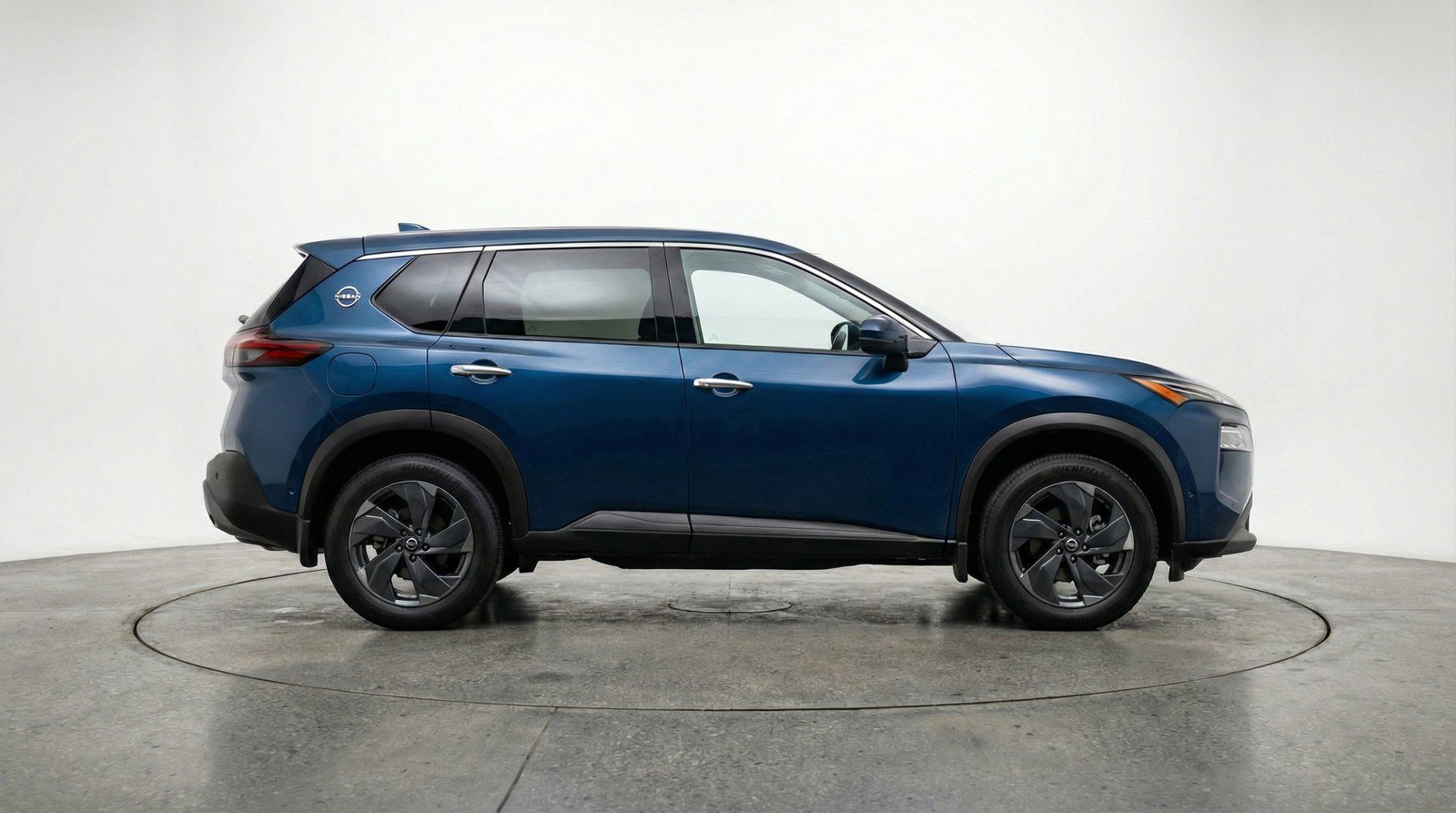 Used 2025 Nissan Rogue SV image 11