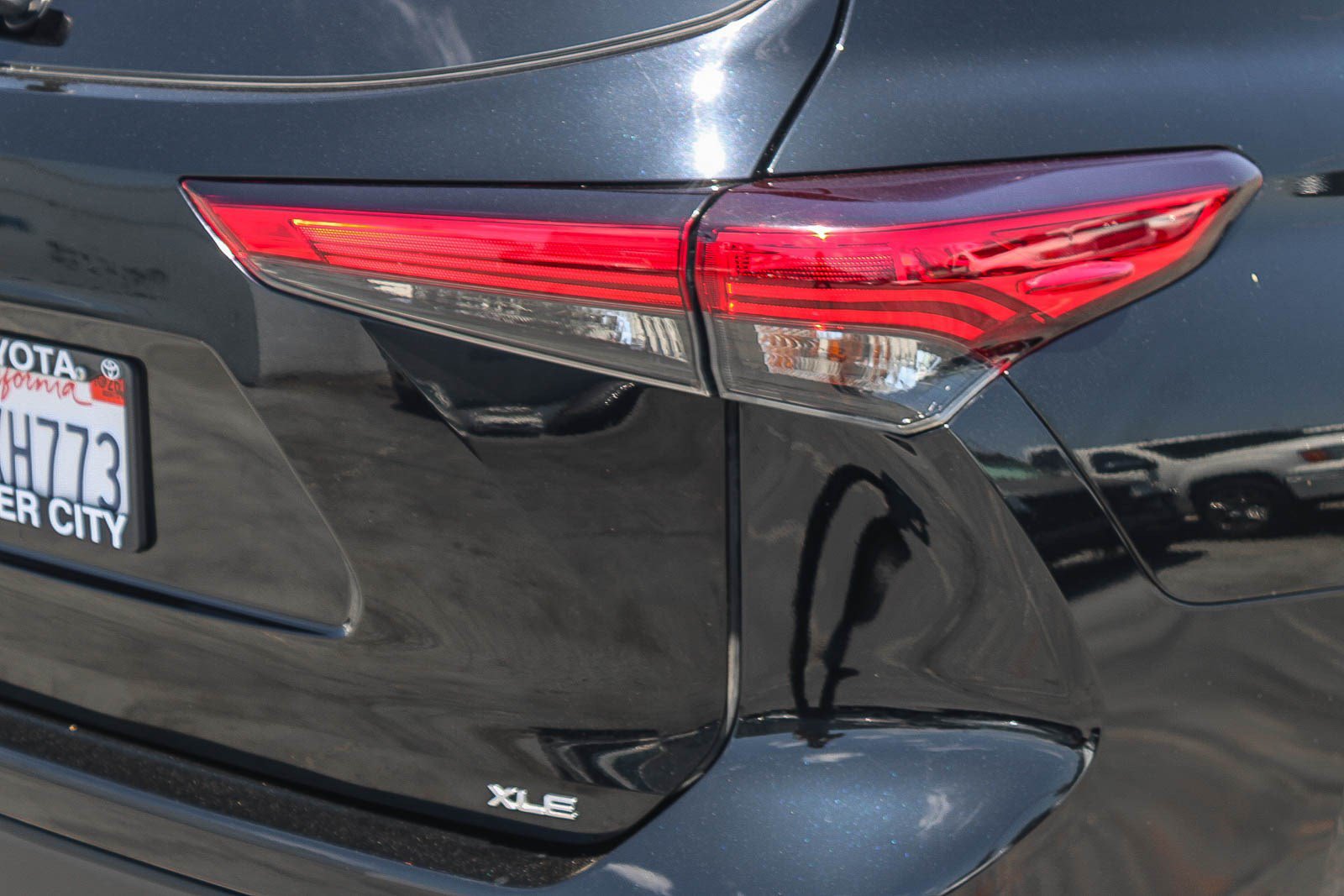 Used 2021 Toyota Highlander XLE FWD image 10