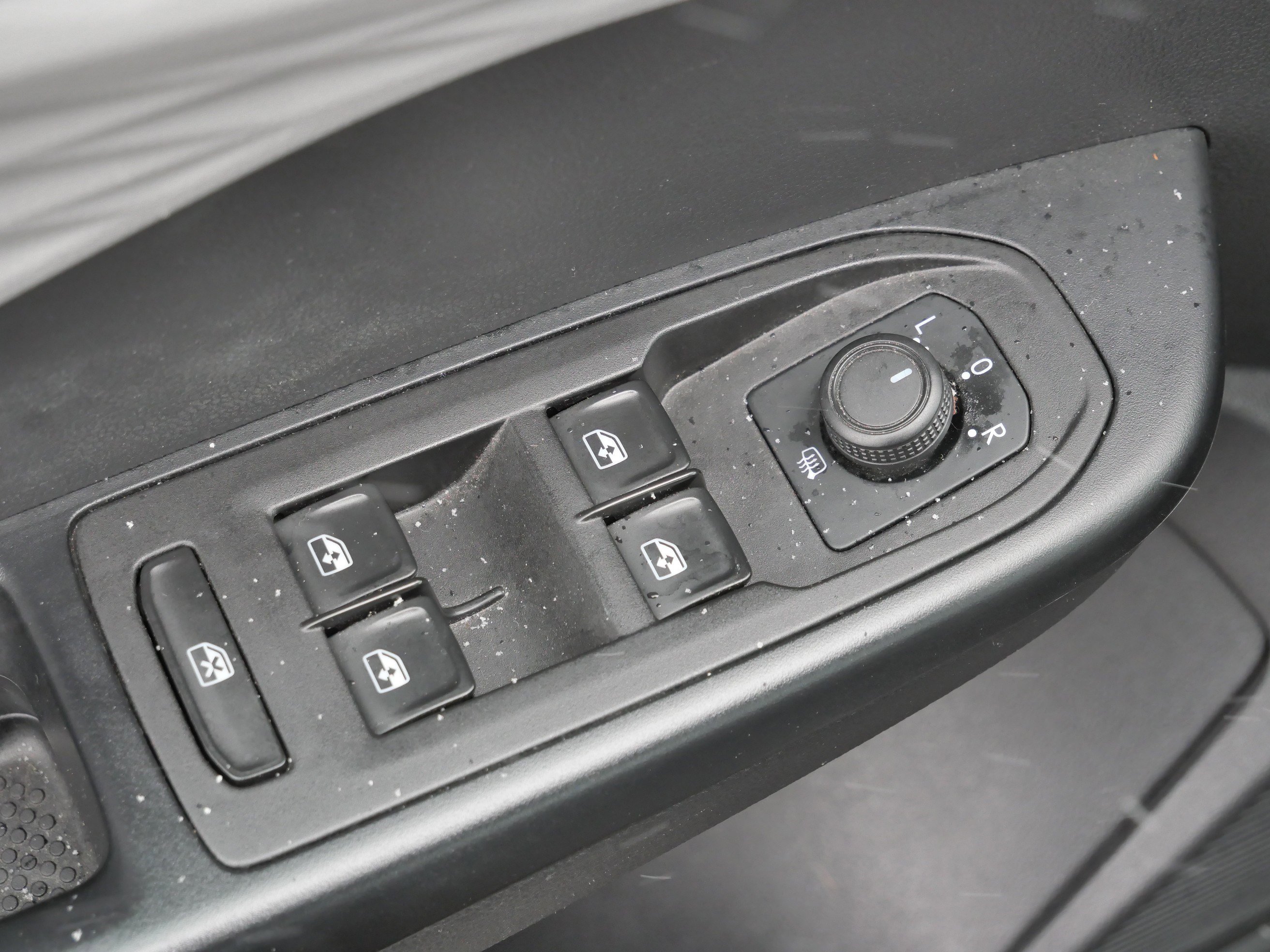 Certified 2022 Volkswagen Taos S image 19