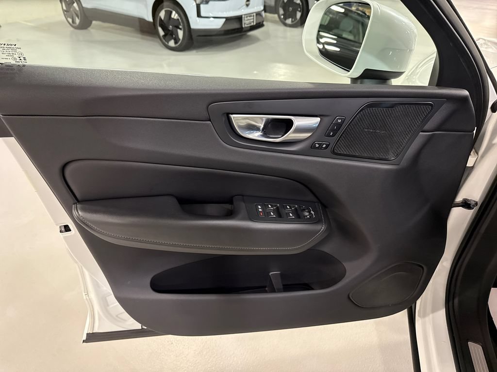 Certified 2023 Volvo XC60 B5 Ultimate w/ Climate Package AWD/4WD image 9