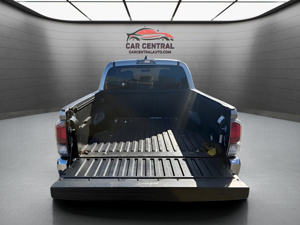 Used 2022 Toyota Tacoma TRD Off-Road image 5