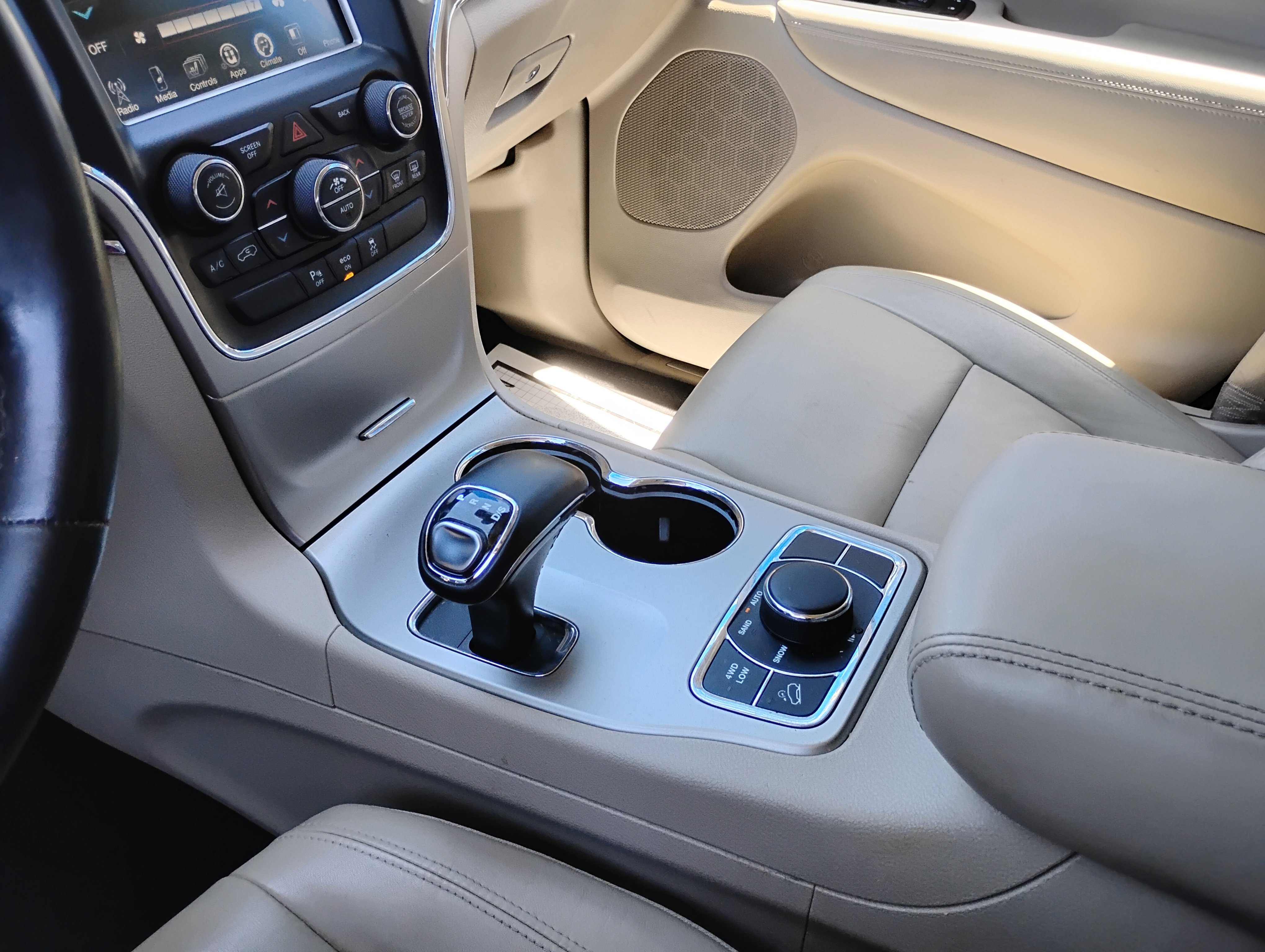 Used 2014 Jeep Grand Cherokee Limited AWD/4WD image 12