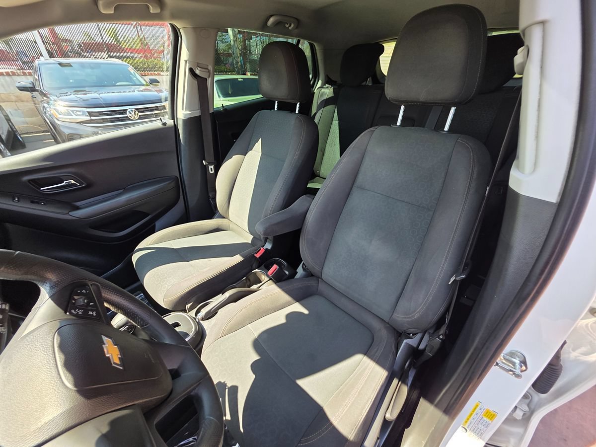 Used 2017 Chevrolet Trax LS FWD image 22