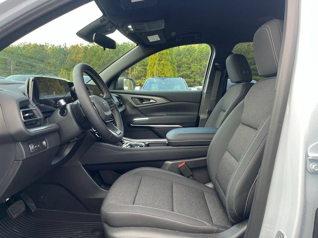 New 2026 Chevrolet Traverse LT w/ Midnight/Sport Edition FWD image 10