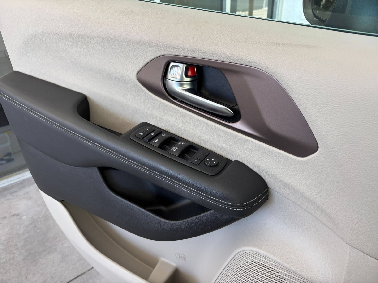 Used 2024 Chrysler Voyager LX FWD image 18