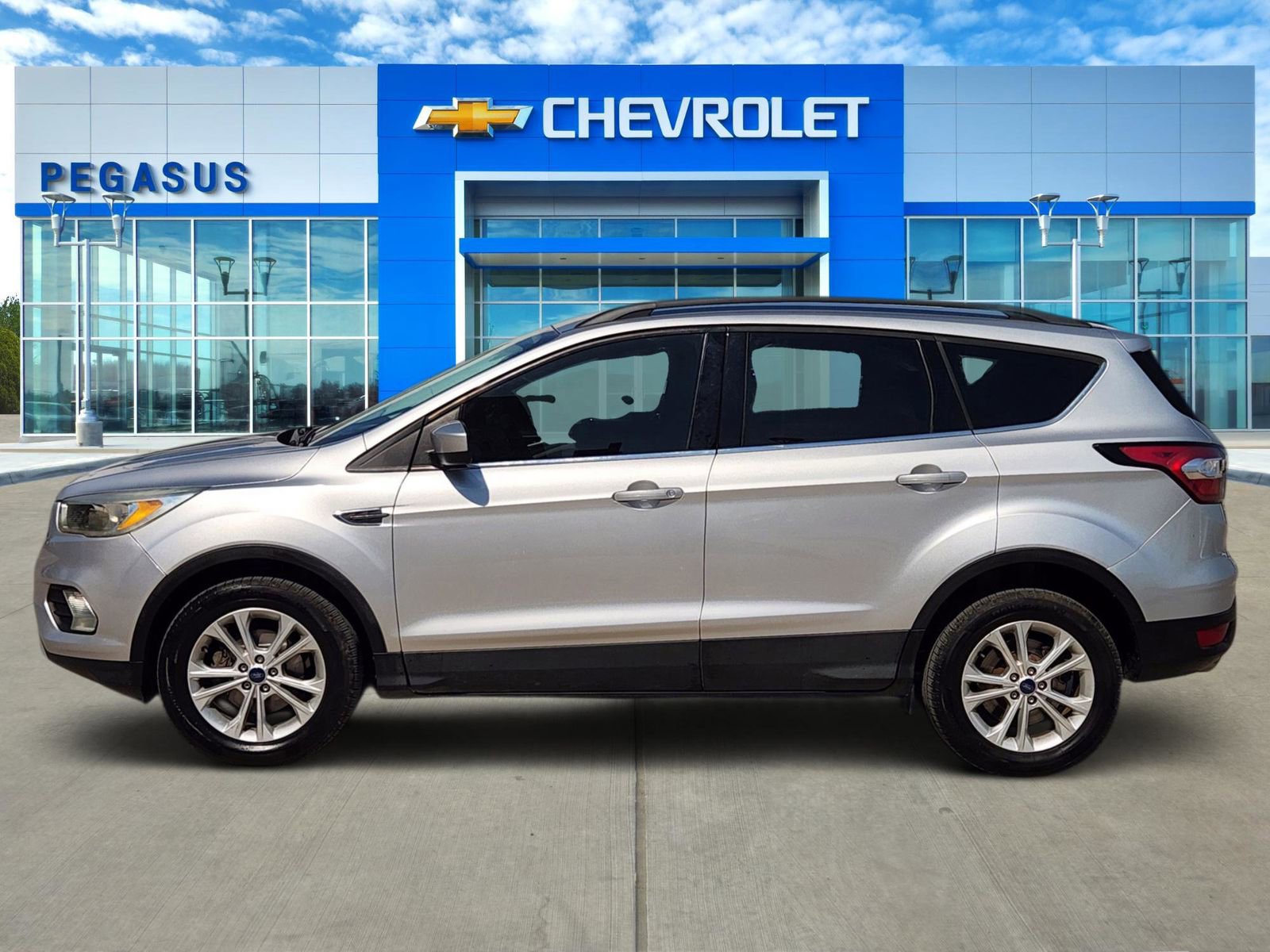 Used 2018 Ford Escape SE image 3
