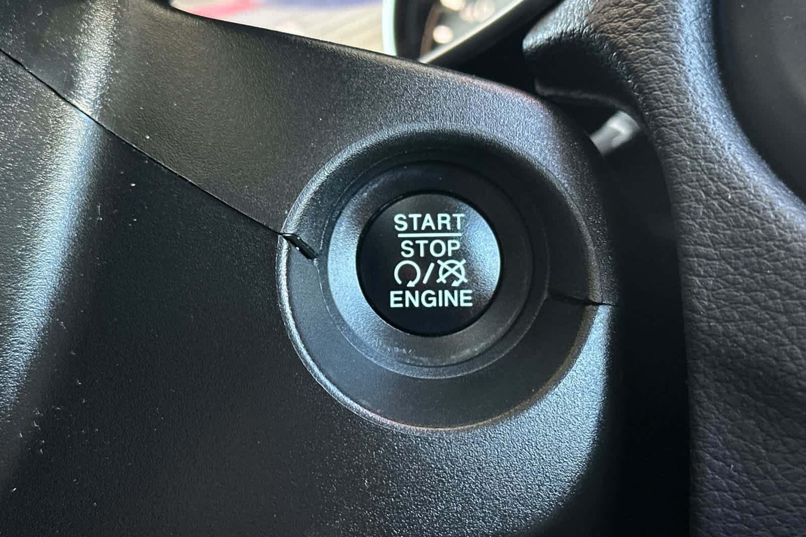 Used 2018 Jeep Compass Latitude w/ Popular Equipment Group FWD image 24