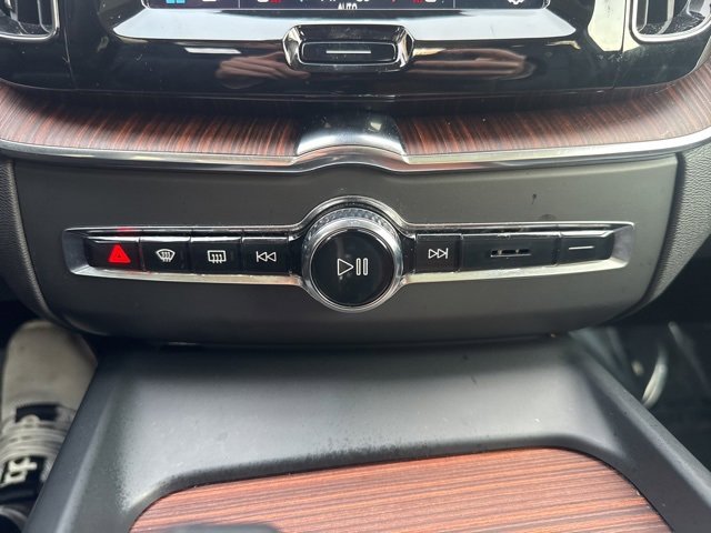 Used 2024 Volvo XC60 B5 Plus image 21