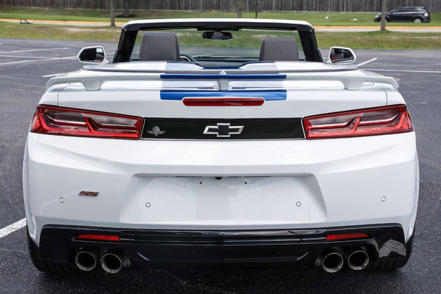 Used 2017 Chevrolet Camaro SS RWD image 7