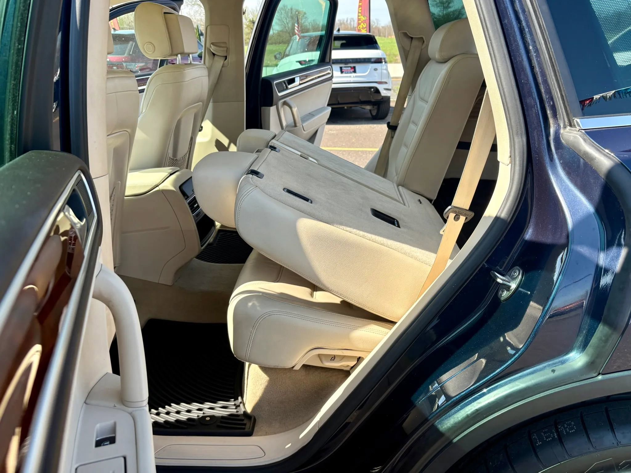 Used 2012 Volkswagen Touareg TDI image 20