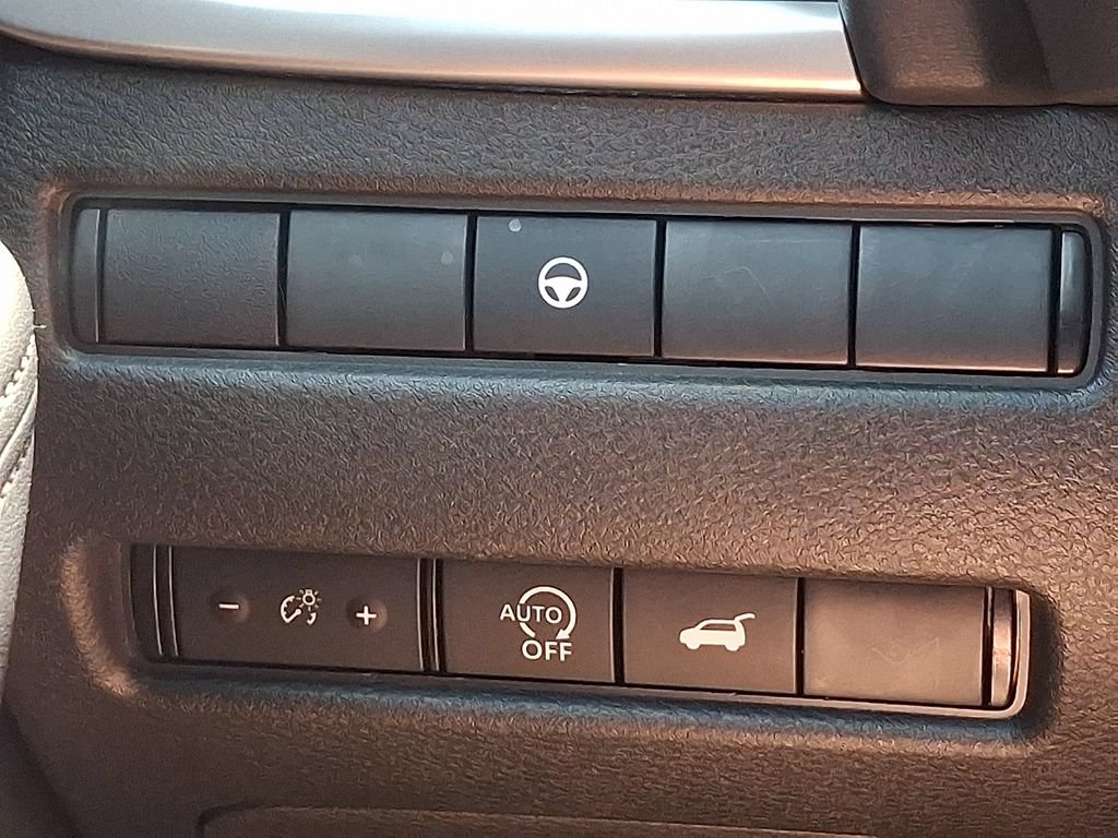 Used 2025 Nissan Rogue SV AWD/4WD image 22