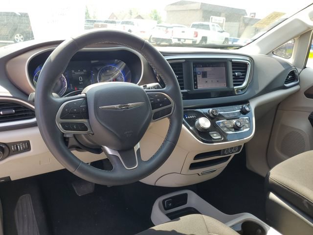 Used 2023 Chrysler Voyager LX FWD image 15