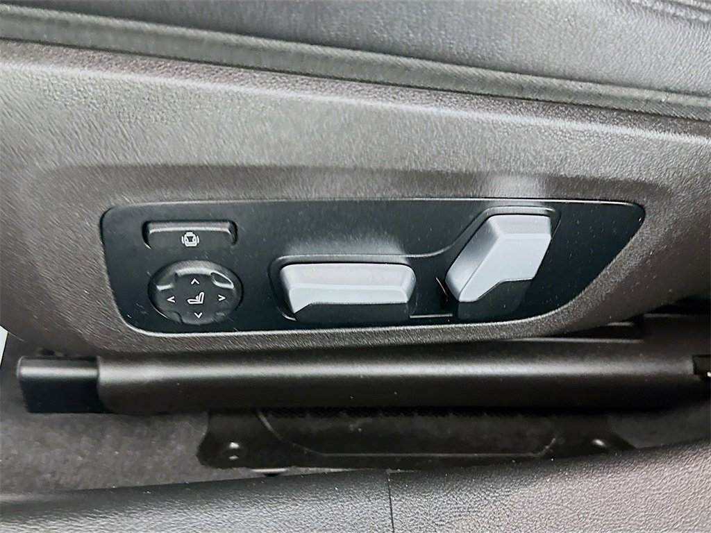 Used 2020 BMW 330i xDrive Sedan w/ Convenience Package image 19