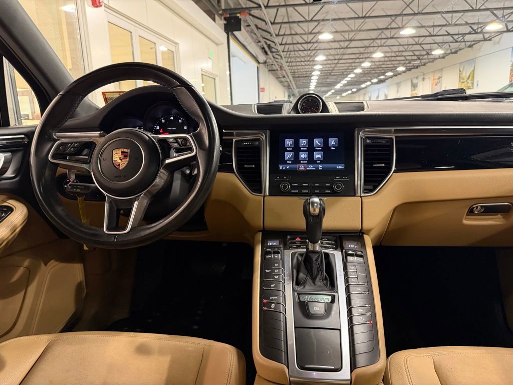 Used 2017 Porsche Macan AWD/4WD image 32