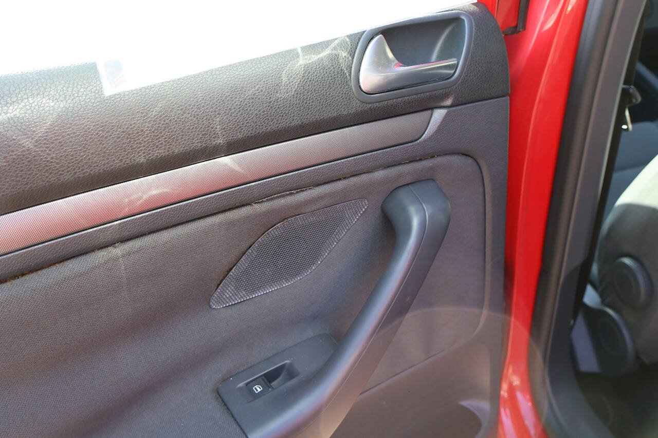 Used 2007 Volkswagen Rabbit 4-Door FWD image 14