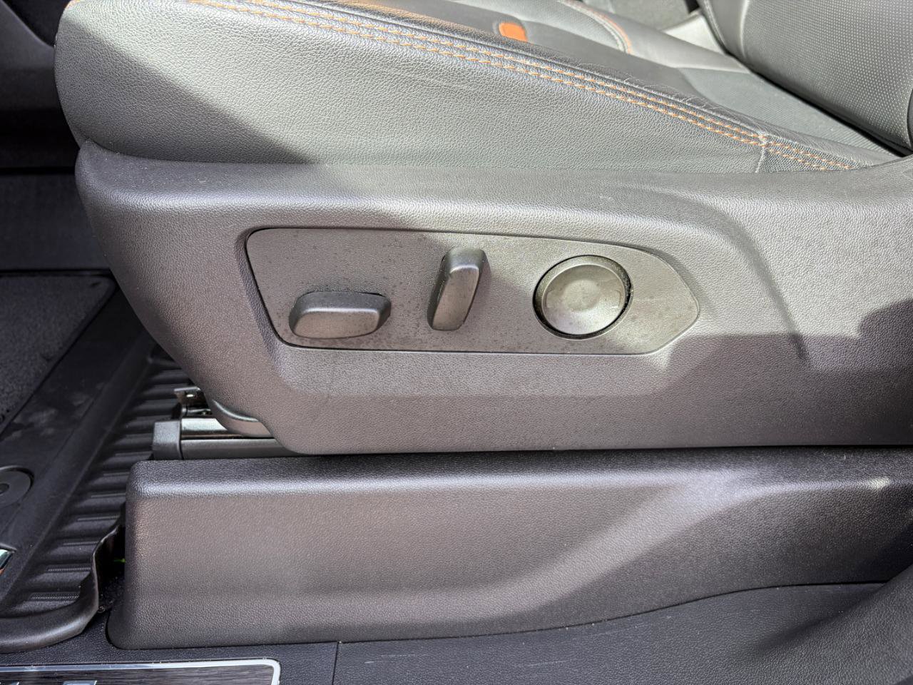 Used 2025 GMC Sierra 1500 AT4 w/ AT4 Premium Package image 13