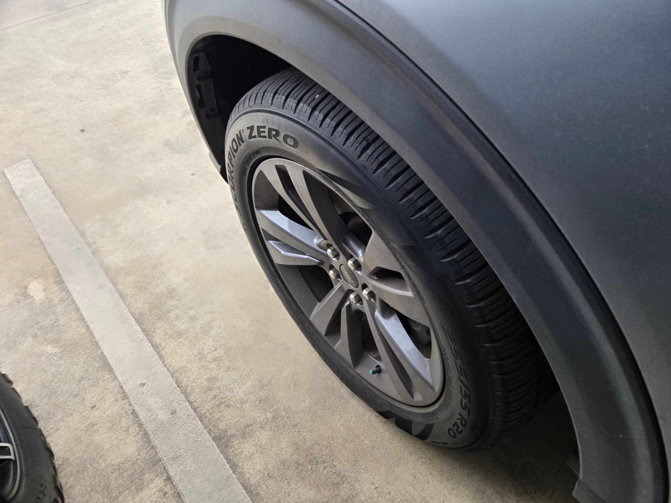 Used 2022 Ford Explorer XLT w/ Equipment Group 202A image 9