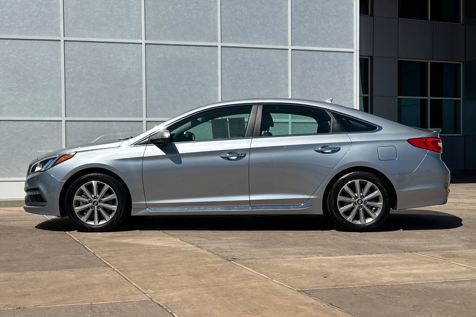 Used 2017 Hyundai Sonata Limited w/ Ultimate Package 04 FWD image 7