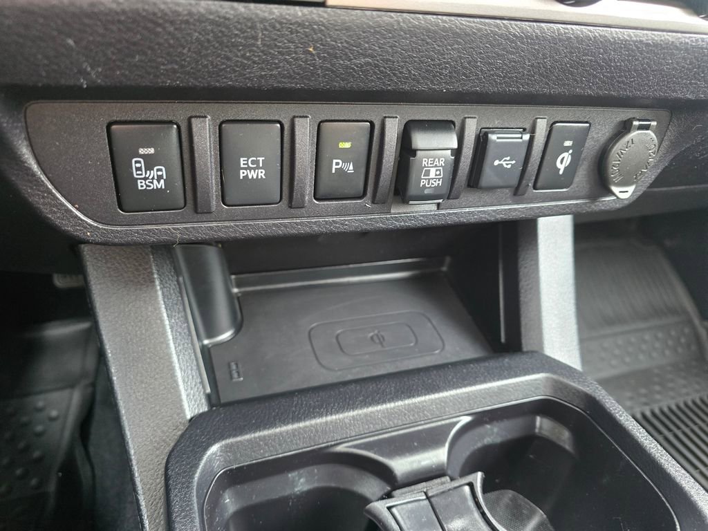 Used 2021 Toyota Tacoma Limited image 26
