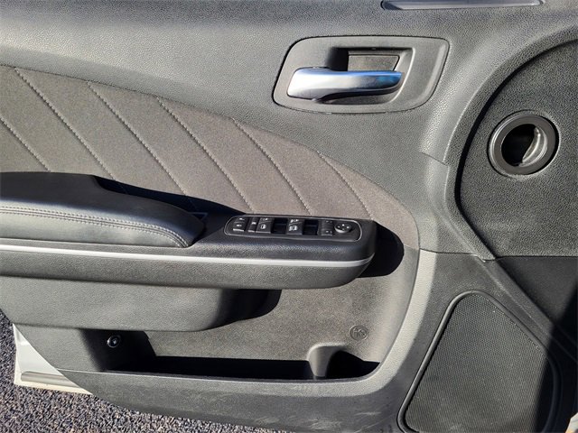 Used 2019 Dodge Charger SXT w/ Driver Confidence Group image 3