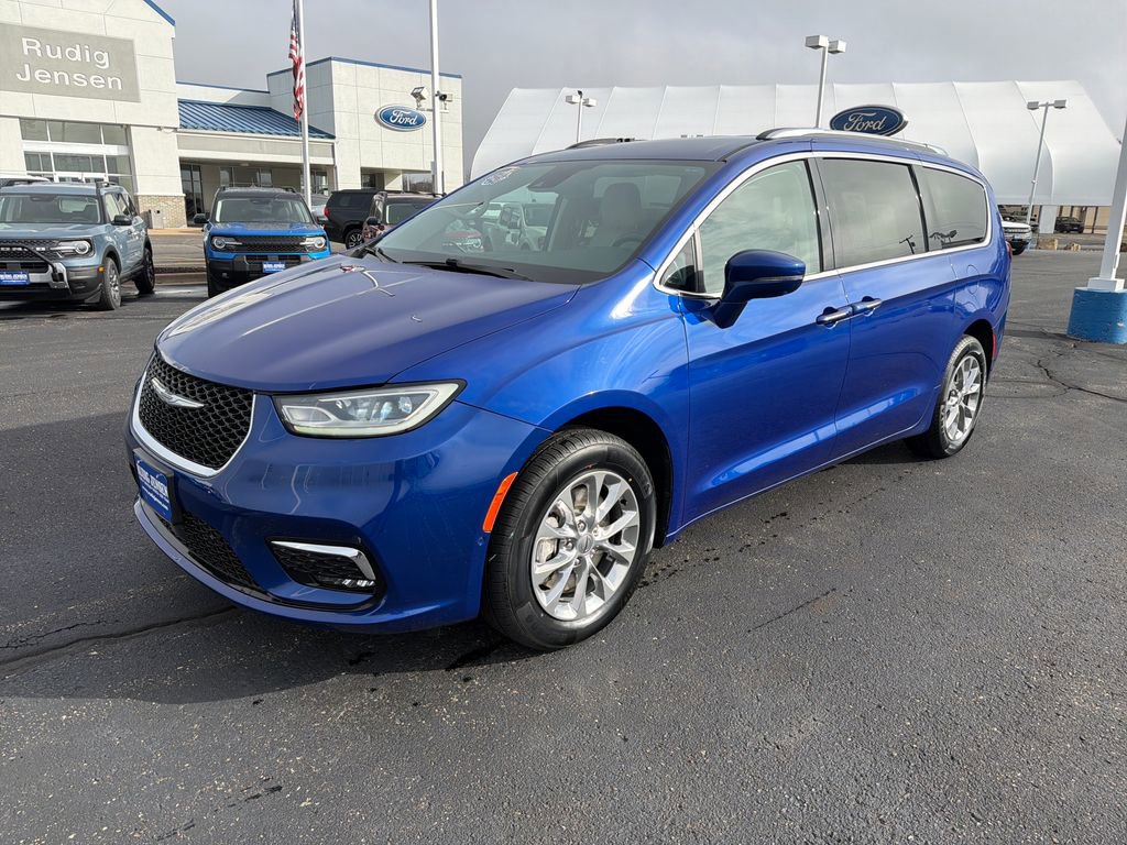 Used 2021 Chrysler Pacifica Touring-L w/ Uconnect Theater Family Group