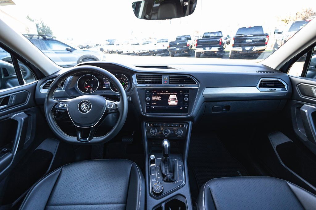Used 2021 Volkswagen Tiguan SE w/ Panoramic Sunroof Package image 24