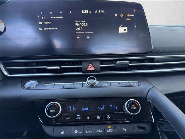 Used 2025 Hyundai Elantra SEL image 17