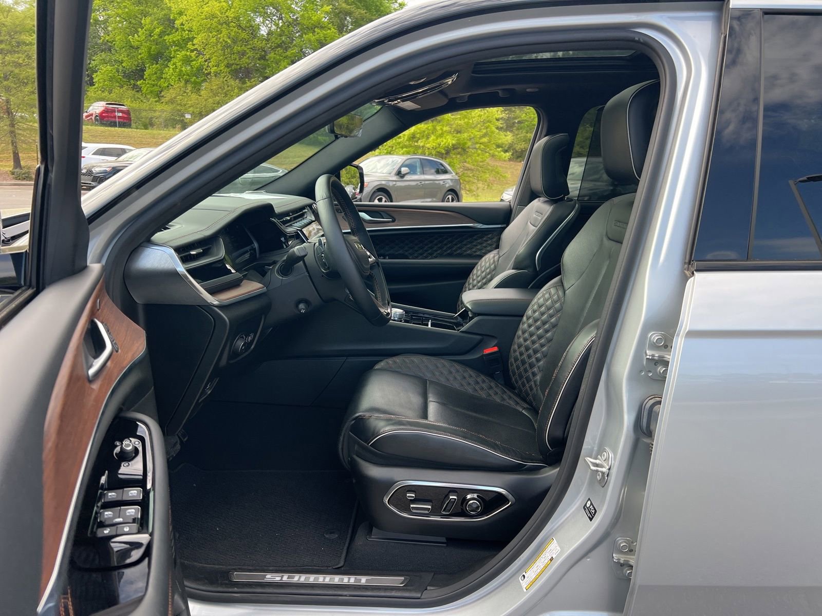 Used 2023 Jeep Grand Cherokee Summit w/ Adv Protech Group IV RWD image 35