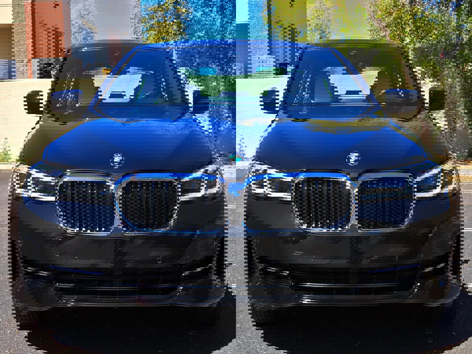 Used 2021 BMW 530e w/ Parking Assistance Package image 4