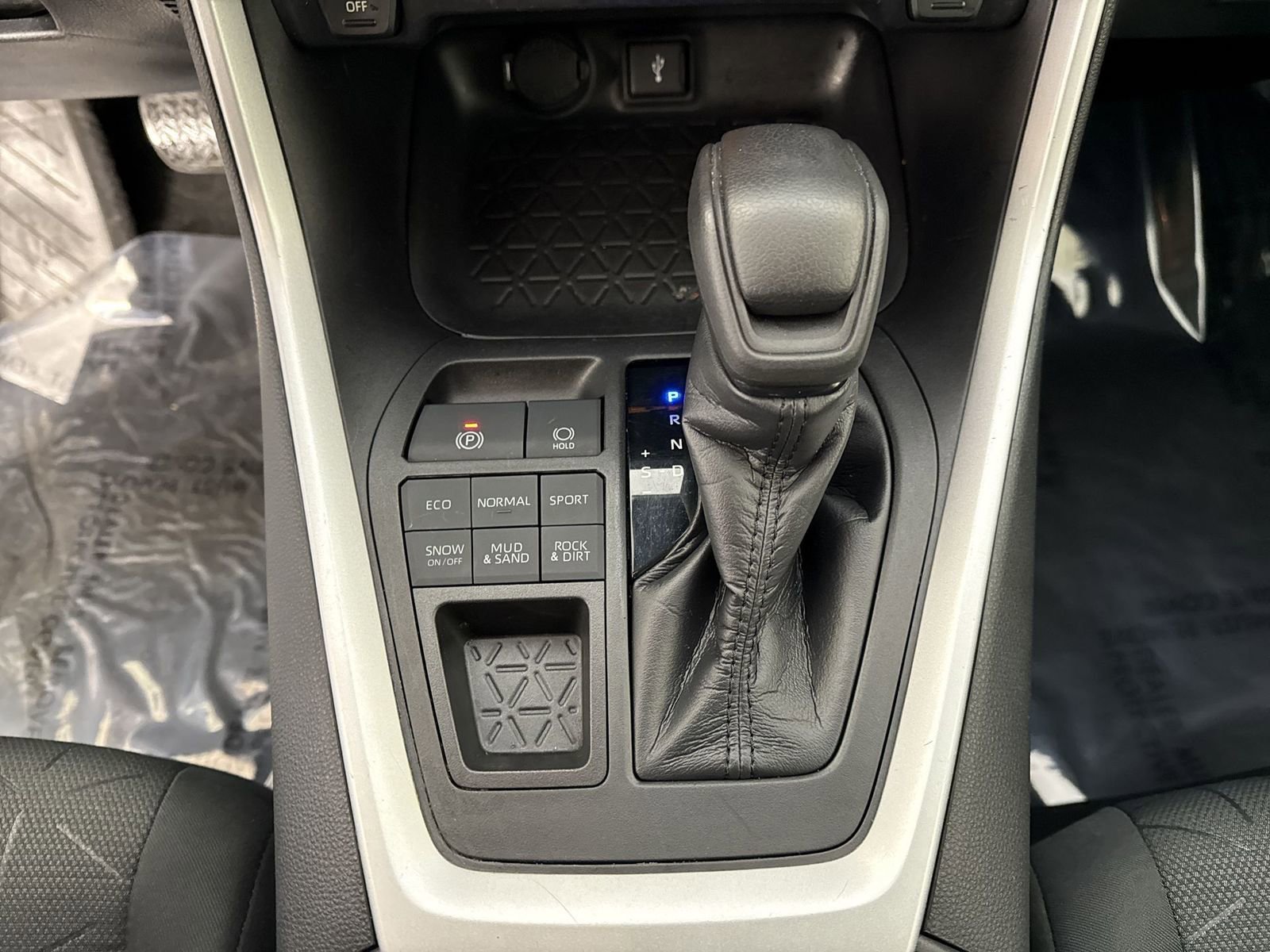 Used 2021 Toyota RAV4 XLE AWD/4WD image 16