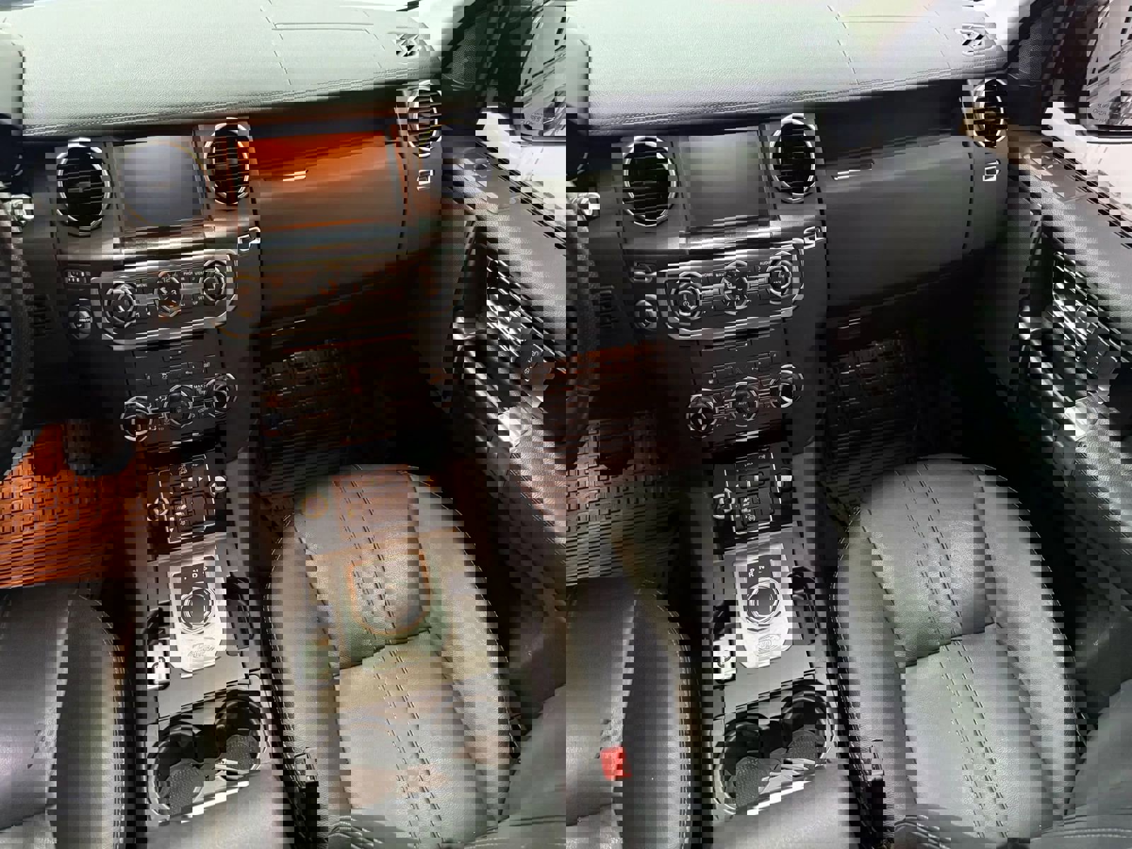 Used 2016 Land Rover LR4 HSE image 15